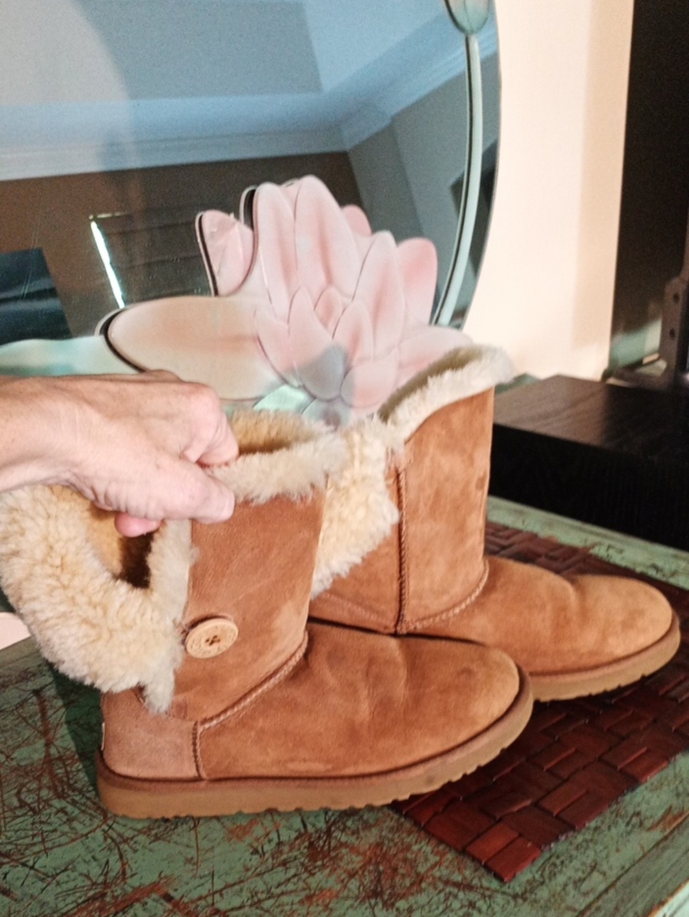 UGG Chestnut Short Shearling-Lined Suede Boots Size 8